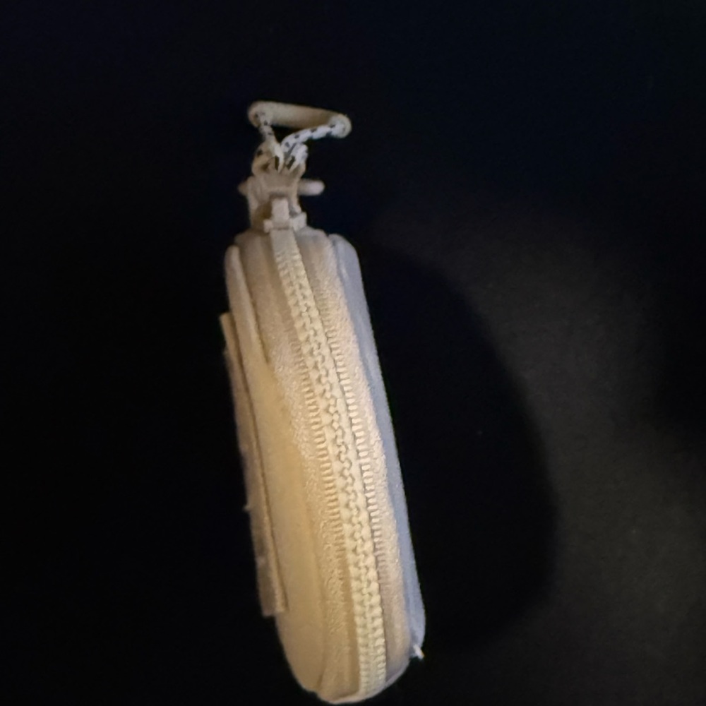 3 BEIS accessories: Black Leather Wallet/Beige Round Mini Bag/Black Small Bag - Picture 4 of 10